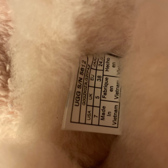 UGG moccasin slippers, size 7 US, black and brown shoe. - Picture 3 of 3